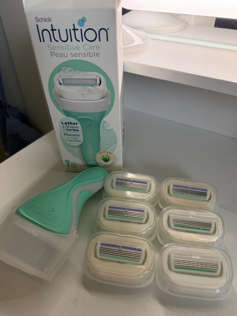 Schick Intuition Sensitive Care Razor with 6 Razor Replacements - Picture 6 of 9